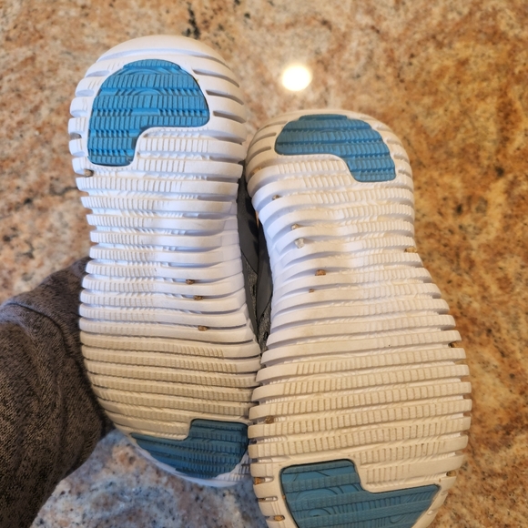 New balance shark water shoes - Picture 3 of 3